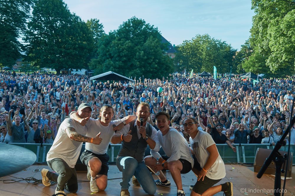 En stor havefest, når der er Torsdagskoncert i Kongens Have midt i Odense