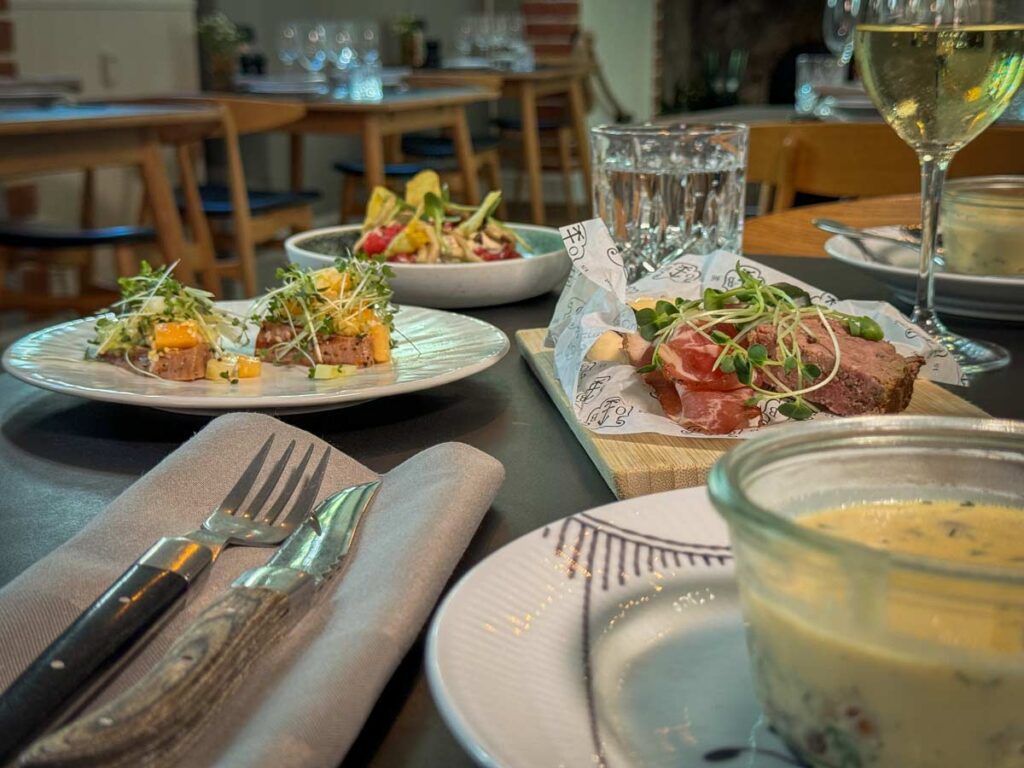 Forskellige forretter fra restaurant oluf bagers gård i odense