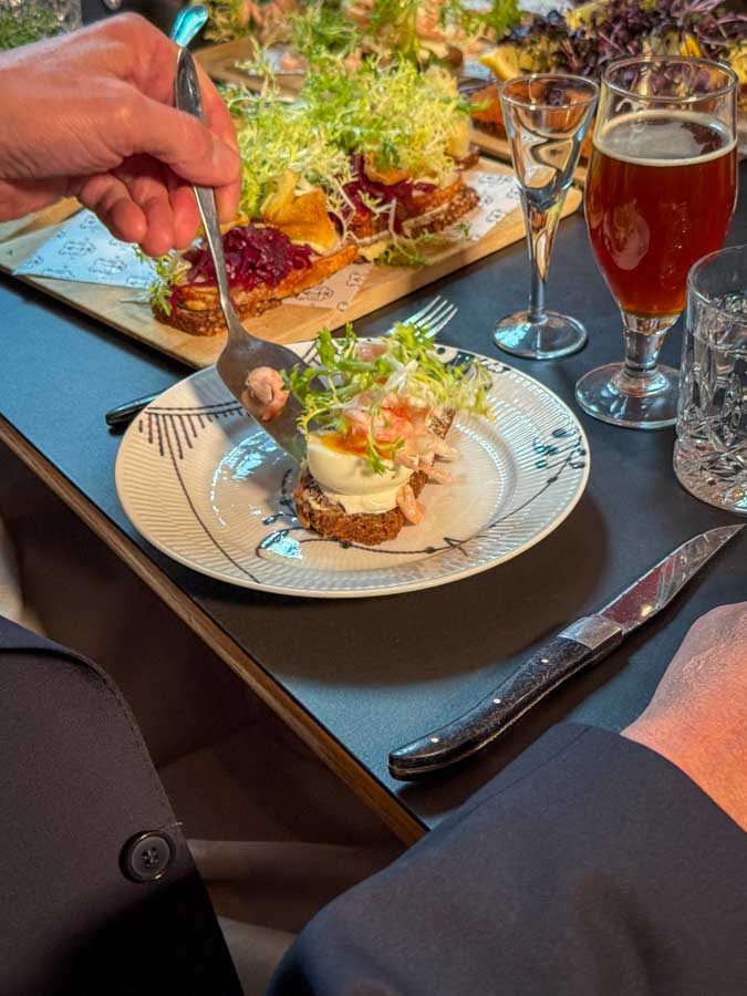 Smoerrebroed-adlibitum-odense_4 Smørrebrød ad libitum til frokost i Odense