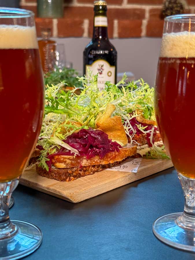 Smoerrebroed-adlibitum-odense_8 Smørrebrød ad libitum i hjertet af Odense – vælg selv fra smørrebrødssedlen